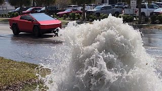 HUGE WATER MAIN BREAK - CITY OF CLEARWATER, FLORIDA, USA - LARGE WATER PIPE / WATER LINE BREAK