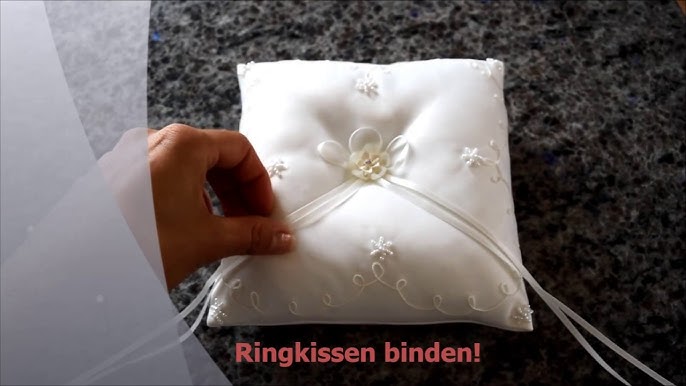 Hoe Bevestig Ik Ringen Op Een Ringkussen? - Youtube