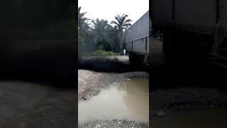 Download Lagu Truk batuk keluarkan asap hitam MP3