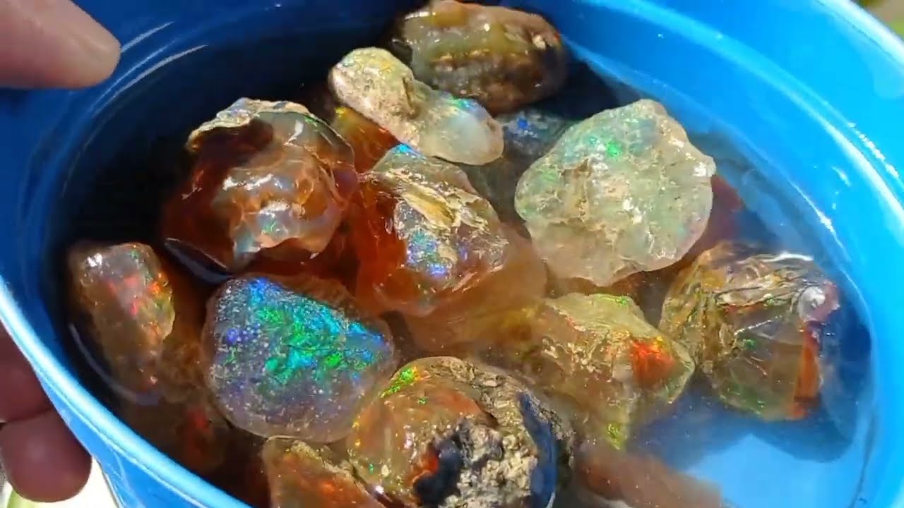 pedra preciosa OPALA