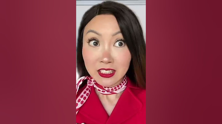 A mom makes a flight attendant answer a kid’s question and instantly regrets it 💀