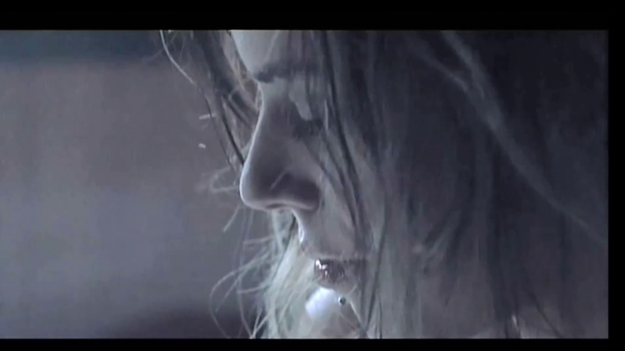 Emma Daumas - J'attends (Officielle Video)