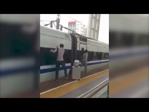 Video: Commuter gets finger stuck in door as train pulls away