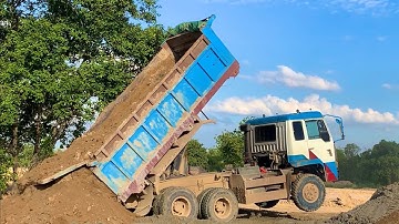 Super Spread Dirt Soil Overload Dump Truck Bulldozer Komatsu