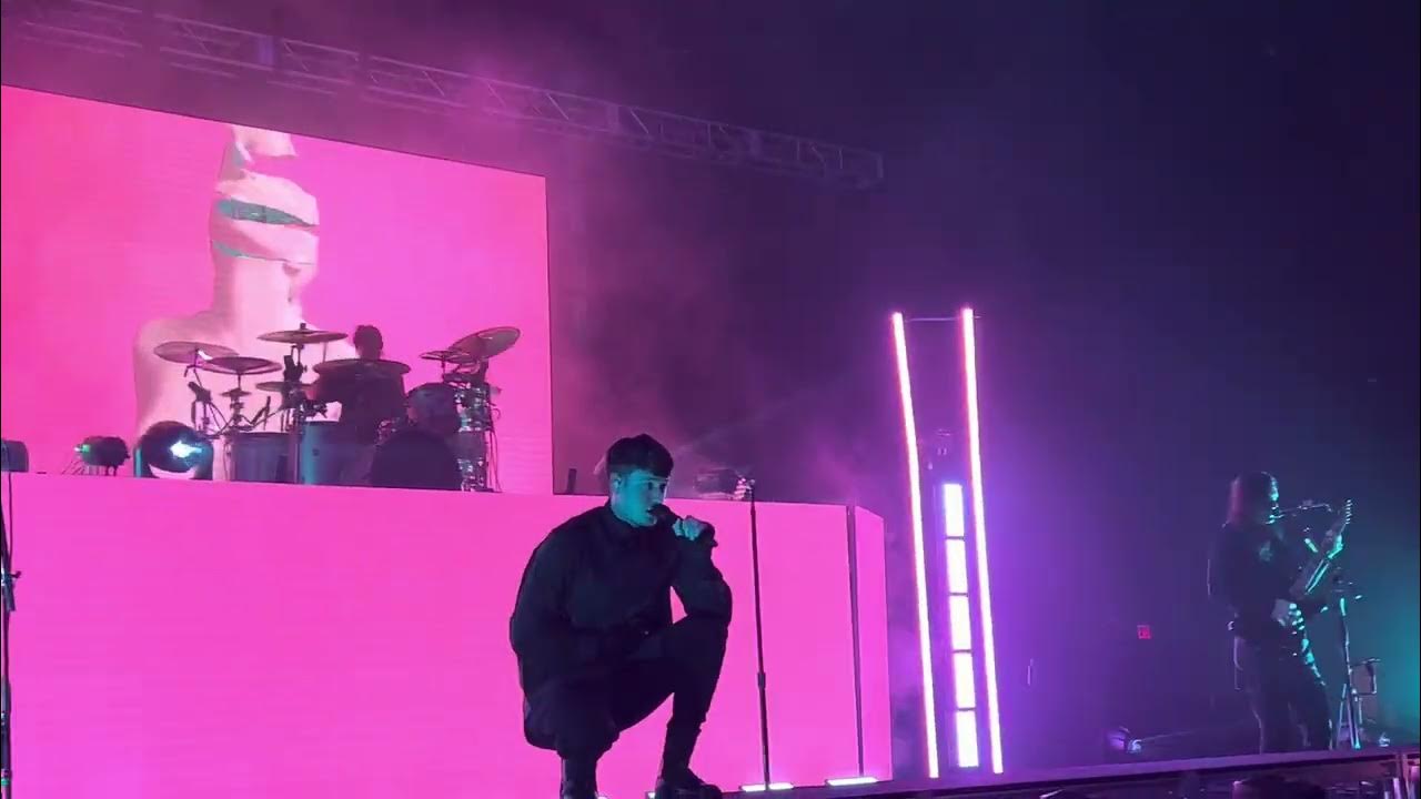 Ной себастьян bad omens 2022. Ной себастьян bad omens. Bad omen artificial. Bad omens вокалист 2022. Bad omens 2024.