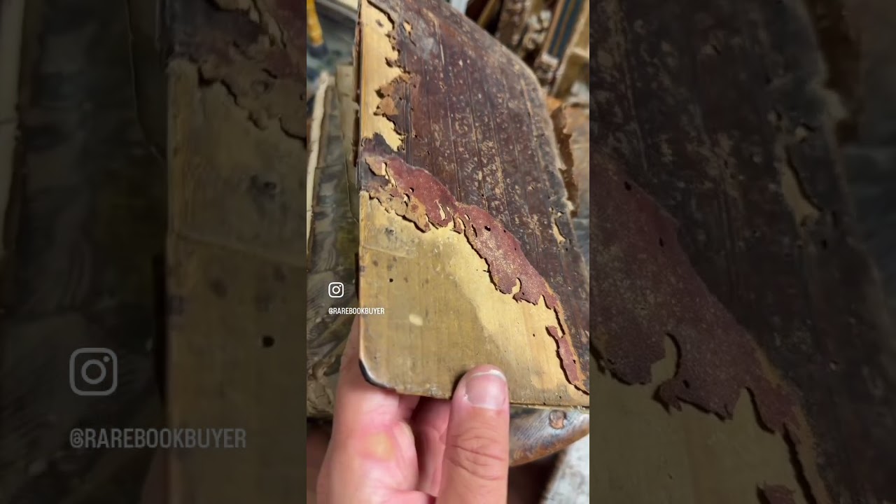 Найденный внутри старинный редкий восточно-православный манускрипт