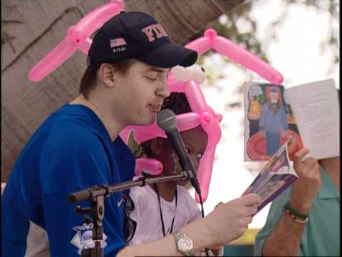 Celebrity Brendan Fraser reads to the children at the ...