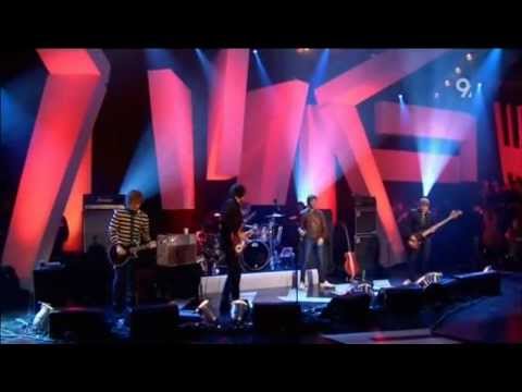 Kasabian - Shoot The Runner (Live Jools Holland 2006)