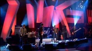 Kasabian - Shoot The Runner (Live Jools Holland 2006)