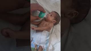محاولة بدء الرضاعة للطفل الذي مولود في الشهر السادس️
