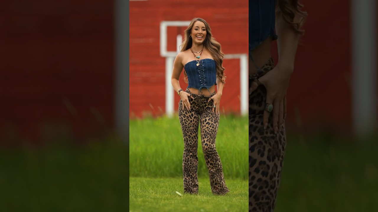 Country girl shake it for me girl 🤠