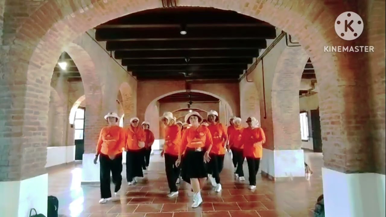 CINTA SEGITIGA / LINE DANCE / CHOREO BY CAECILIA M FATRUAAN