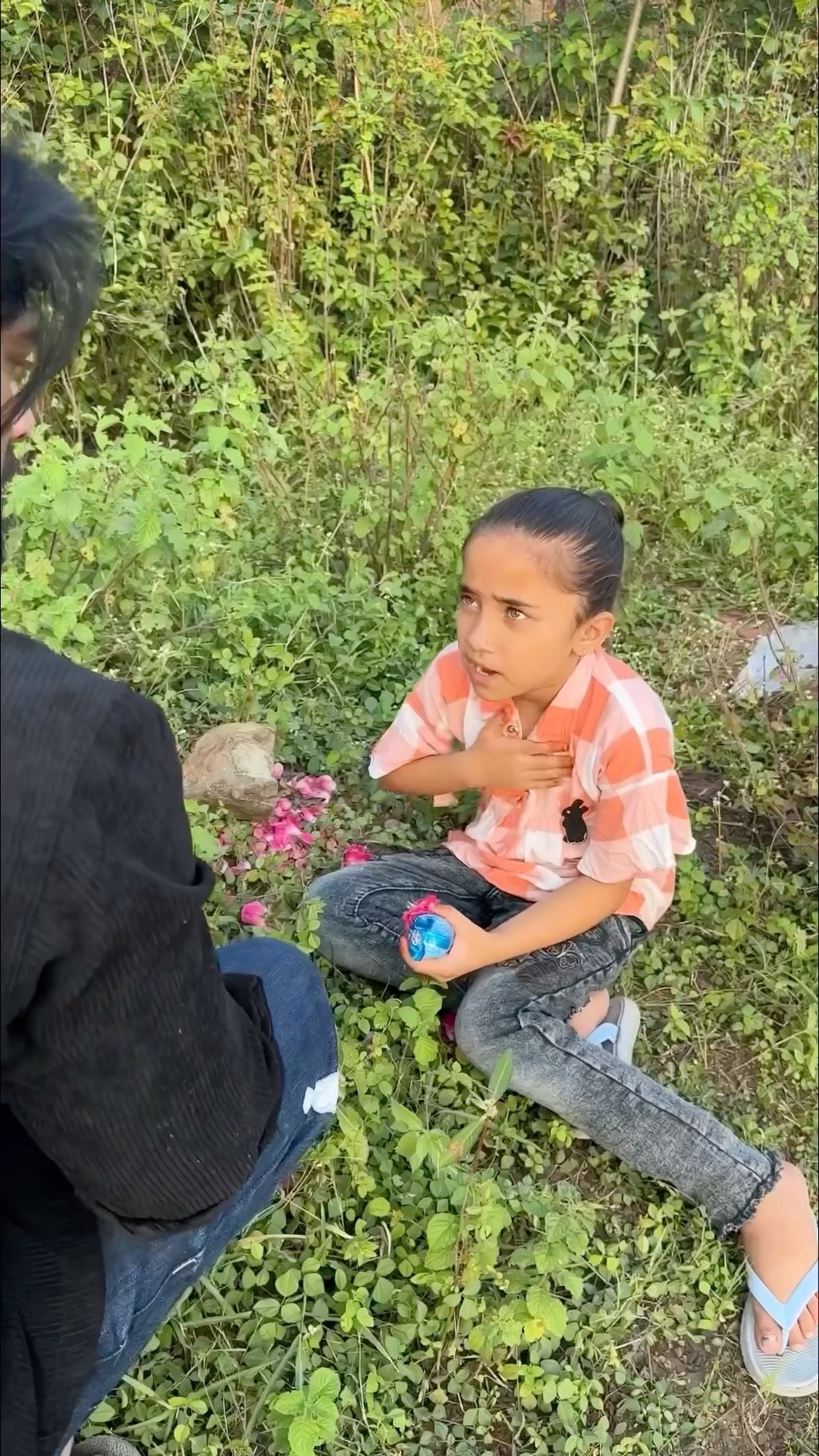 badi bahen choti bahen ko taklif me nhi dekh sakti??? #shorts #emotiona #youtubeshorts #short