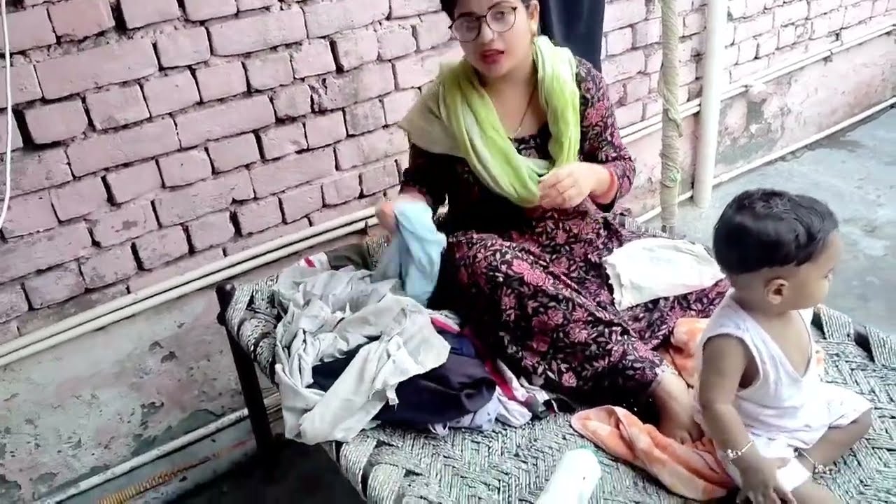 बहुत दिन से मन हो रहा था नमकीन और कोल्ड ड्रिंक का तो पापा लेकर आए गए रात को फिर हमने खाई ।।