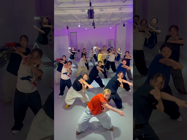 REDRED❤️???? #dance #dancer #redred #cortis #코르티스 #레드레드 #tutting #텃팅 #비바댄스스튜디오 #vivadancestudio