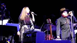 Van Morrison & Shana Morrison sing 'Sometimes We Cry' chords