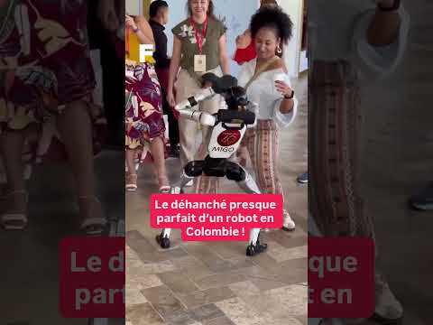 En Colombie, un robotse met à danser avecdes passants !