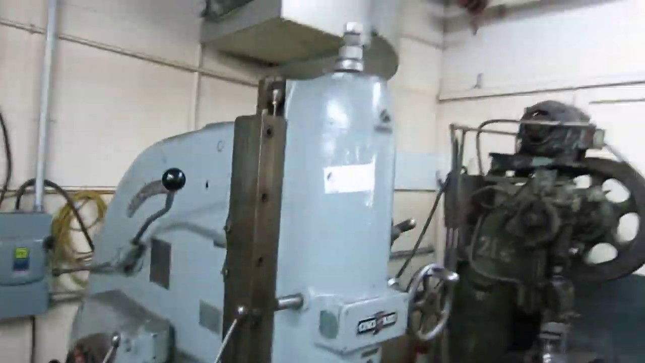 Cincinnati #2 Vertical Knee Mill, with 8" Machine Vise, 50 Taper For Sale At MachinesUsed.com