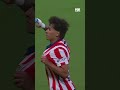 ¡QUÉ GOLAZO! 🐐 Doblete para Santiago Sandoval, más que inspirado con Chivas para vencer a Pumas.
