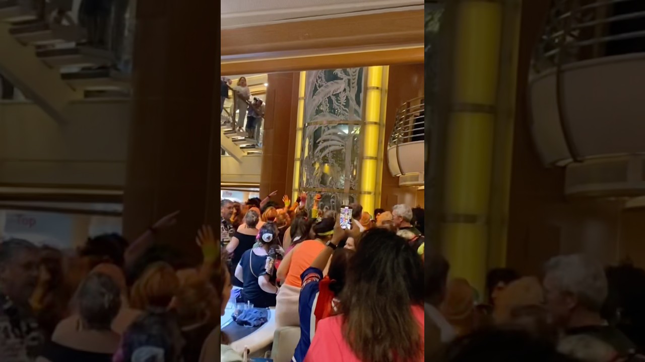 Carnival Cruise 🚢 Take on me 80’s Party 🕺🏽💃🪩Brisbane Queensland Australia 🇦🇺 #carnivalcruise