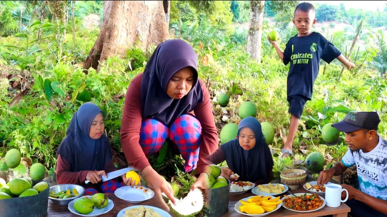 Banyak buah di kebun bebas makan sepuasnya, masak kikil tempe, hidup di ndeso
