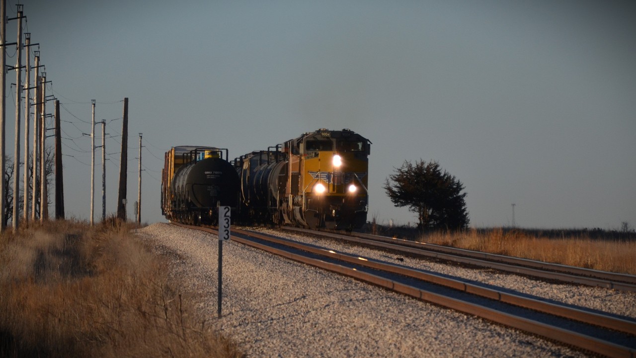 Railfanning the UP Golden State Route in the Morning Hours