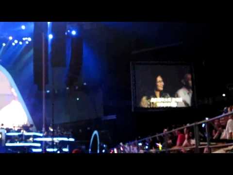 Stefanie Sun on Jay Chou's Concert @ Singapore 孙燕姿出现在周杰伦新加坡演唱会上