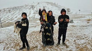 Download Lagu सर्दियों की बर्फीली सांसें हमारे पहाड़ी जीवन की परीक्षा लेती हैं MP3