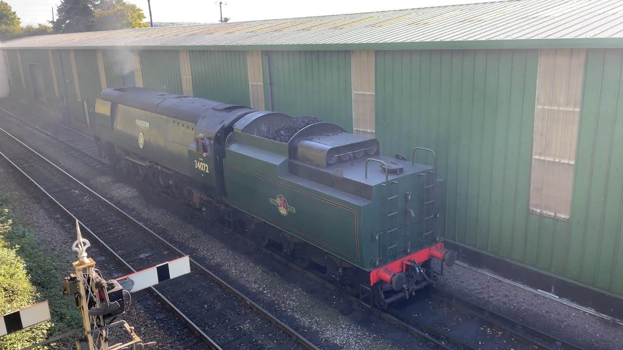 SR Battle of Britain Class | 34072 ‘257 Squadron’ | Light Loco ...