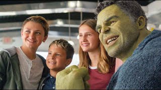 Hulk taking selfie with his fans scene - Avengers endgame screenshot 3
