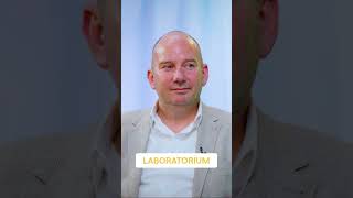 Dr. Rogier Louwen ontdekte kunstmatige elementen in publieke datasets van Wuhan-patiënten