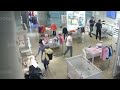 В Сочи женщины украли из магазина детскую одежду