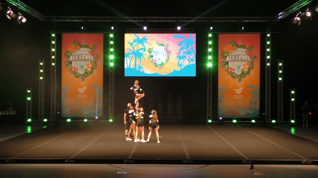 Black Pirates - Junior Groupstunt Level 4