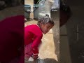 فرحة بريئة بالقليل من المياه