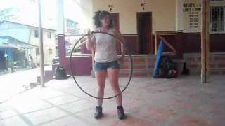 Intermediate Hooping Tutorial: Spiraling the Hoop up and Down the Body (bilingual)