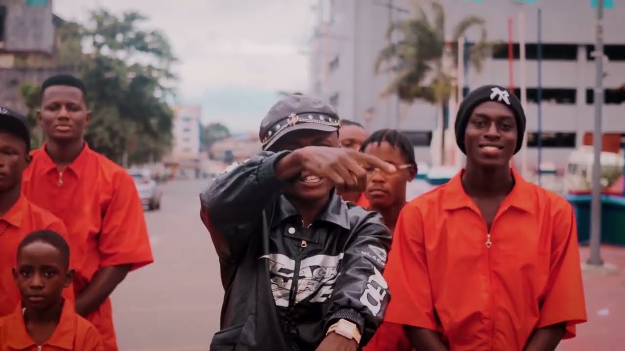 PAINFUL - Smart B - the coconut boy ( Visualize )