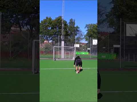 Видео: Can you do this overhead kick? 