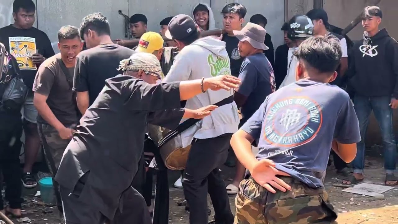 BARU SAJA BUBUKA LANGSUNG BANYAK YANG KERASUKAN DI SENI REAK MARGARAHAYU CI PONDOH CIJAMBE CINUNuK