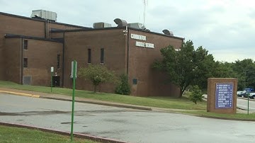 Camdenton Middle School students and staff show support for teacher with cancer