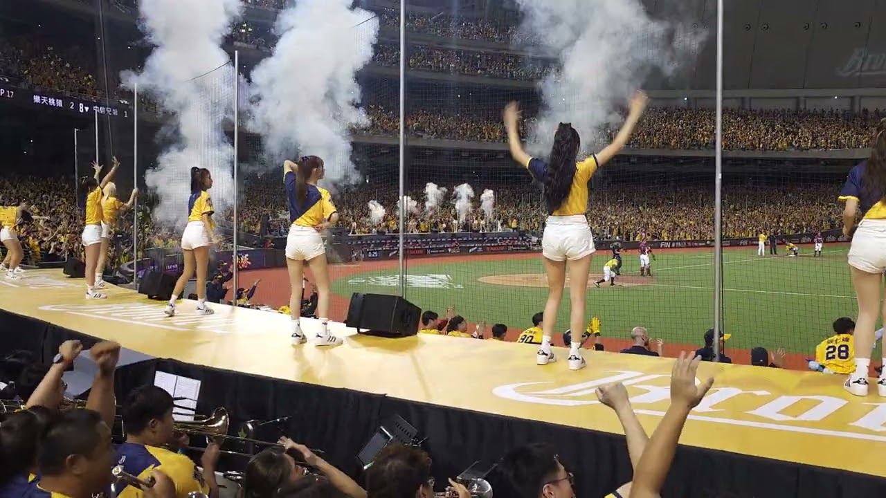 20251019 中信兄弟 中職總冠軍賽台灣大賽 樂天桃猿 vs 中信兄弟 Passion Sisters 波波 金渡兒 李丹妃 凱蒂 貴貴 莎莎 汶汶 怡琪 黃潮降臨