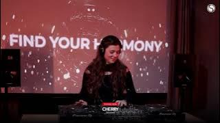 Laura van Dam - Find Your Harmony Episode #441 Guest Mix