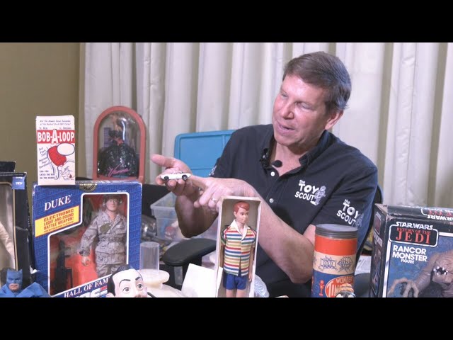 希少 ラスベガス 人形 Toy expert looking to buy vintage toys at Las Vegas buying show