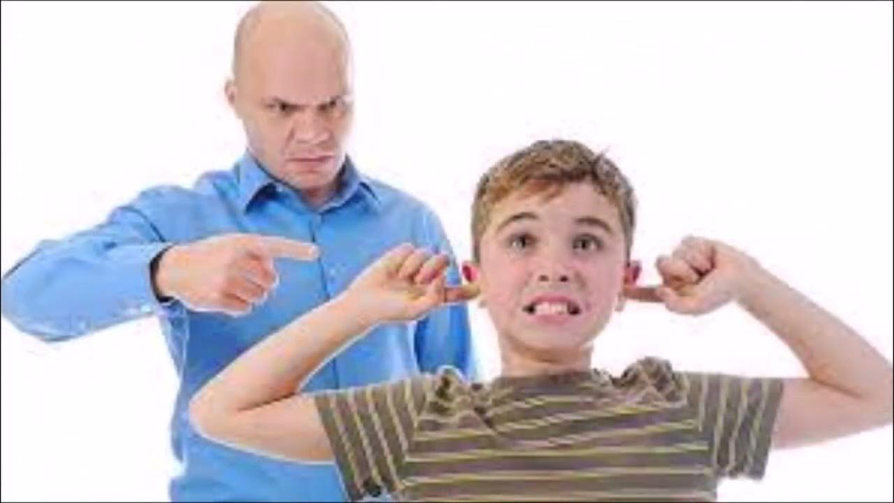 Агрессивный ребенок картинки. Ребенок наказан. Мужчина с ребенком. Отбивается ребенком. Крав мага для детей.