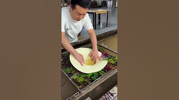 The process of coloring a straw hat in water- Good tools and machinery make work easy
