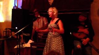 Food Network Stars Emily Ellyn At Maxines On Shine