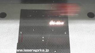 カーボンファイバープラスチックにレーザーマーキング