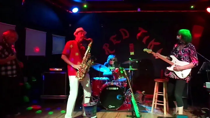 ELLIE LEE & JERRY HERTIG @ The Red Tiki