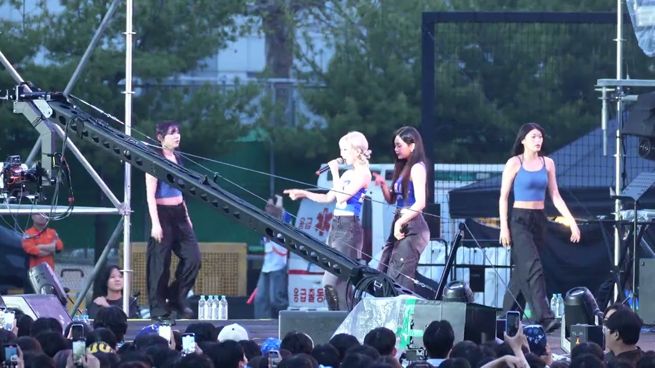2025.05.15 인하대학교 비룡제 비비지 전체풀캠 4K60P 두번째곡에서 고나리당함.  #비비지 #VIVIZ #은하 #신비 #엄지 #EUNHA #UMZI #SINB