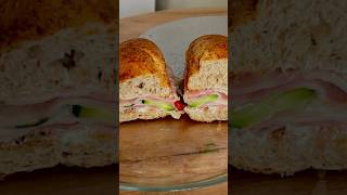 Мини багет с ветчиной и сыром.#мультикухня #вкуснаяеда #багет #завтрак