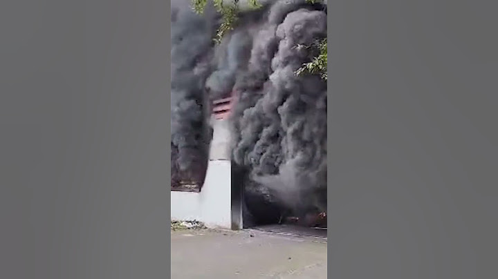 Feuerinferno in Berlin: Parkhaus fackelt ab #shorts